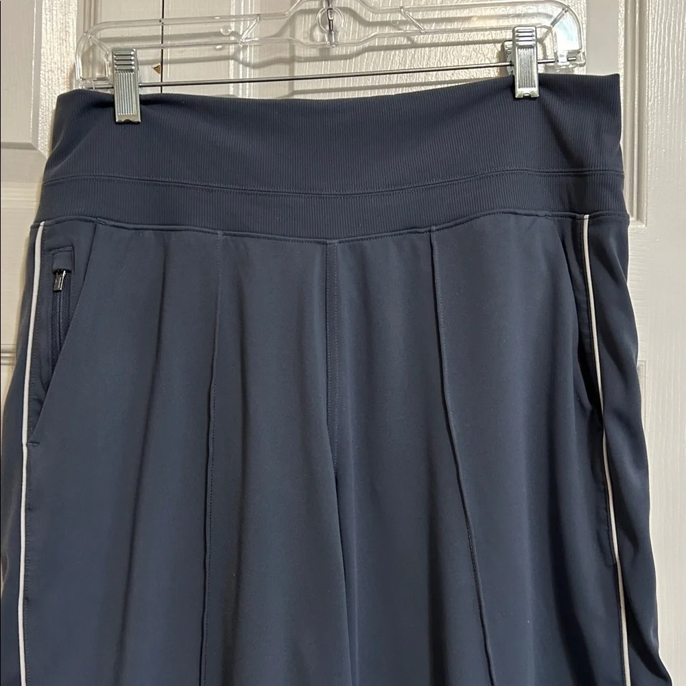 Athleta Gray High-Rise Wide-Leg Performance Pants with White Trim - Picture 4 of 6